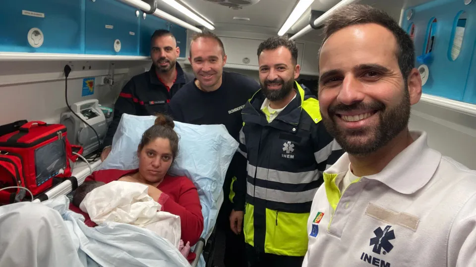 Baby born in a Freixo de Espada à Cinta fire department ambulance