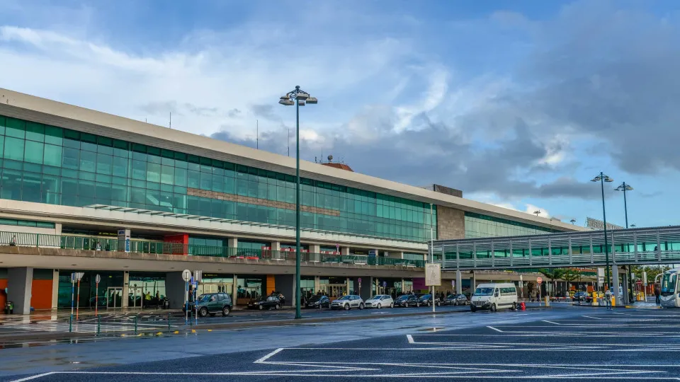 Bad weather cancels more than a dozen flights in Madeira