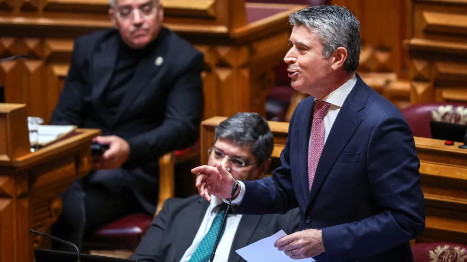 Carneiro accuses Montenegro of having approved amendments in 24 hours with ISP