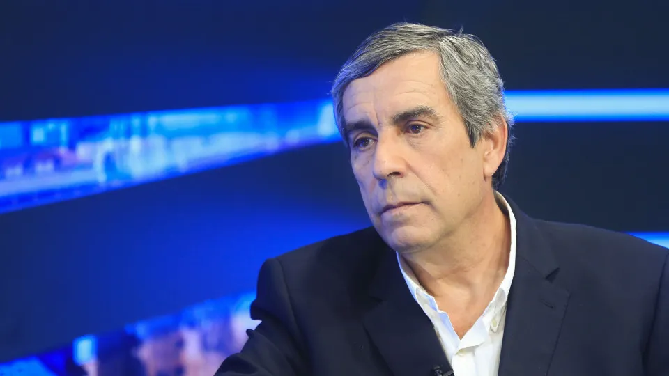 Competitions for newly graduated specialist doctors are delayed.