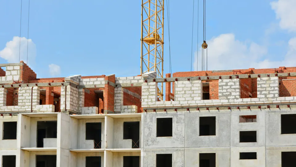 Construction strengthens its role in the business sector. How much is it worth?