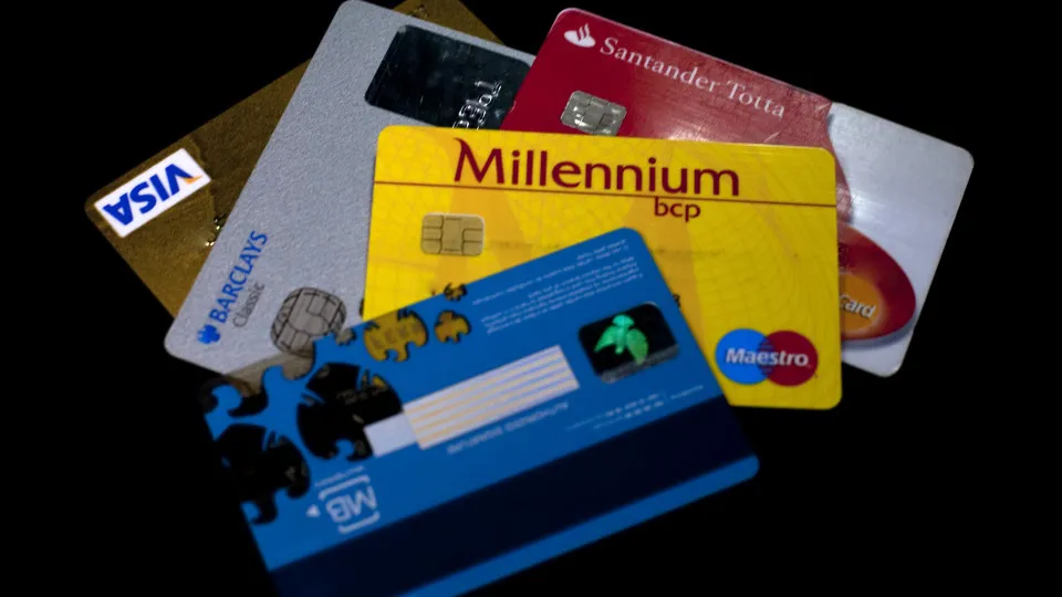 Consumer credit grows 11.3% in October to 855 million