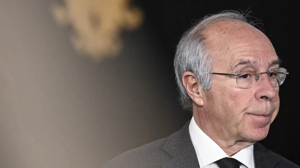 Cotrim demands transparency: Requests list of Marques Mendes' clients