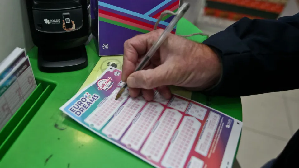 EuroDreams does not 'create' dreamers. Higher prizes were... third parties