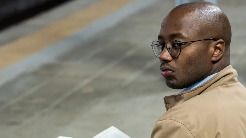 Fábio created "Biblioteca Negra" to share a vision that the world does not have