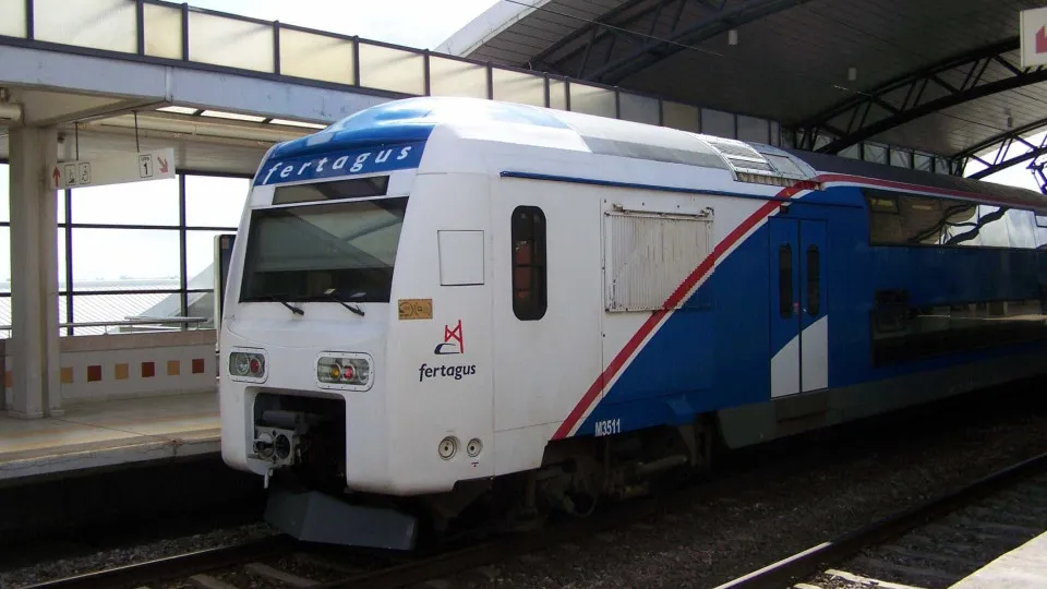Fertagus train circulation is now normalized.