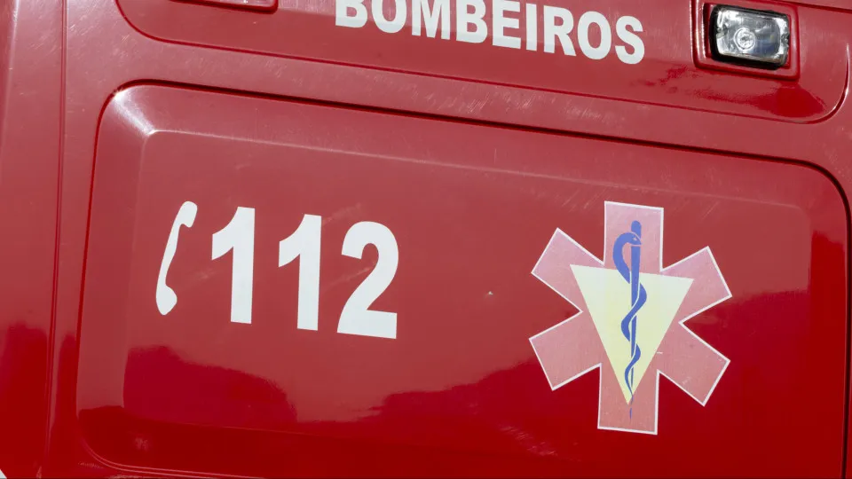 Fire destroys ceramic factory in Cervães. There were no injuries.