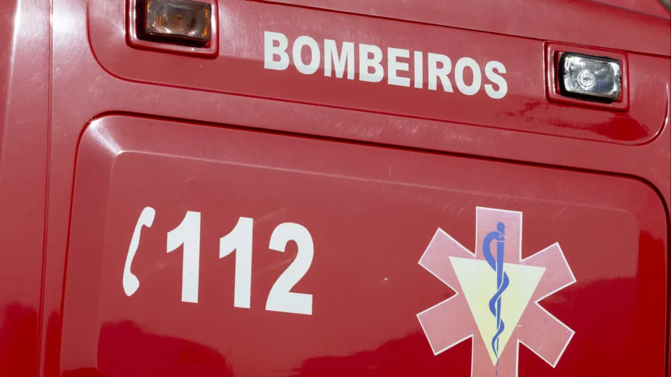 Four vehicles destroyed in fire near metro station in Matosinhos