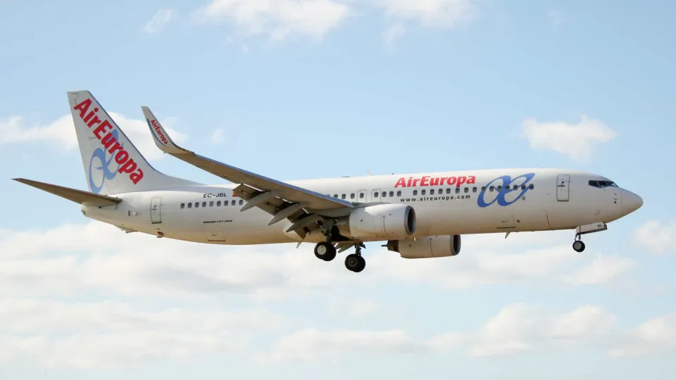 General strike. Air Europa cancels flights and Iberia reduces routes to Portugal