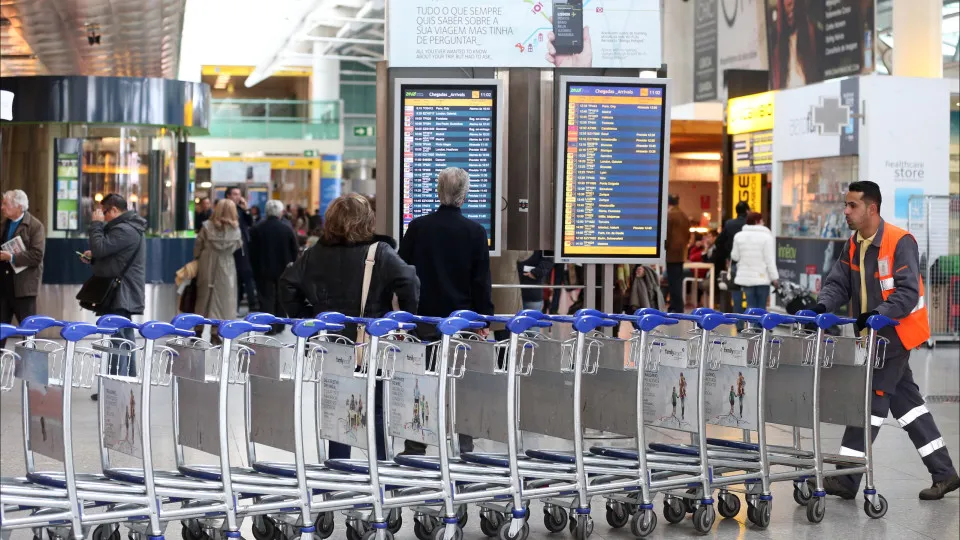 Going to travel? SPdH/Menzies workers on strike during New Year's Eve