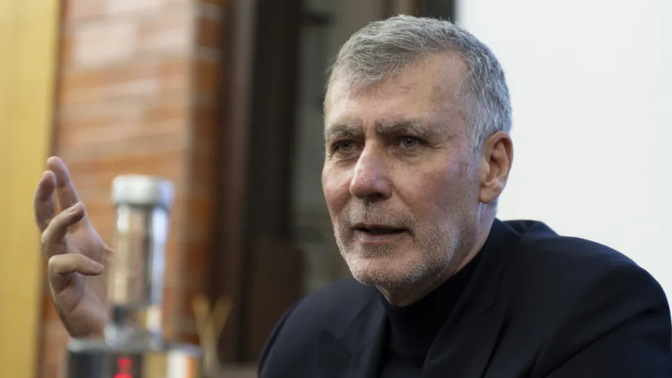 Gouveia e Melo advocates a balance between the economy and workers' rights.