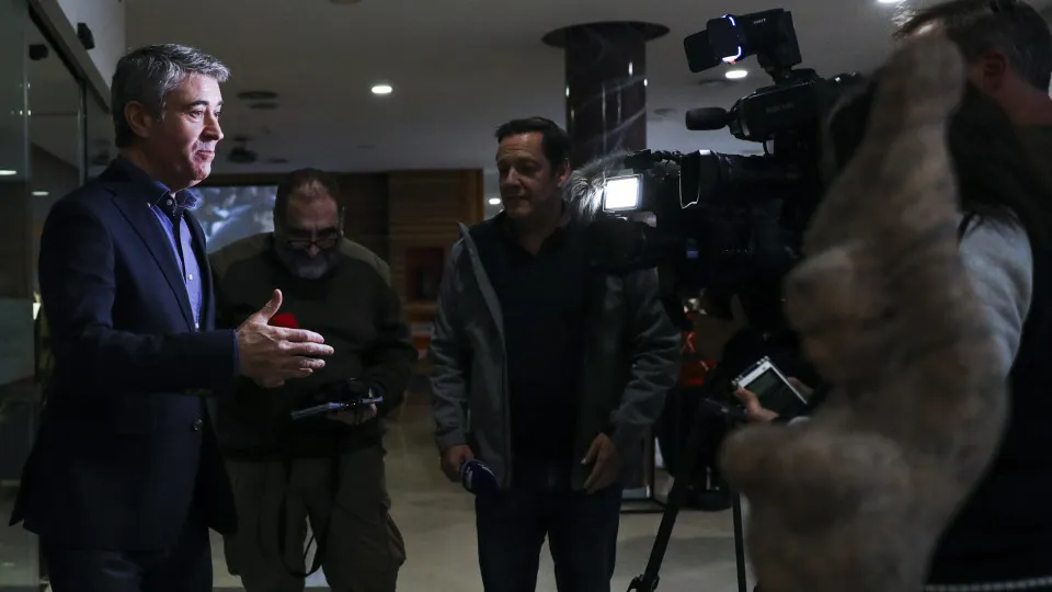 "Government must stop being full of itself, listen to workers"