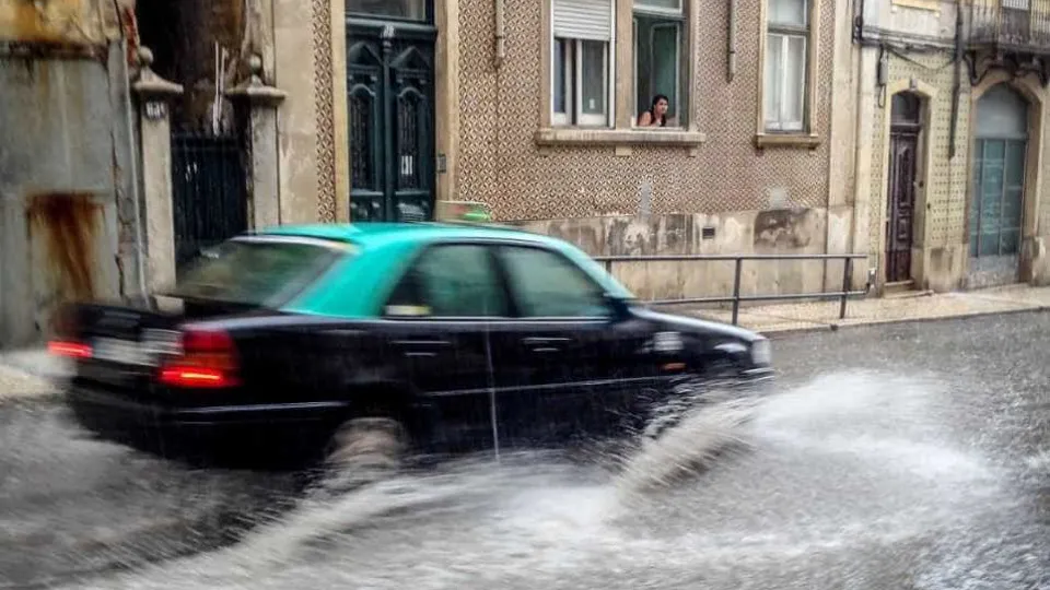 Heavy rain puts Porto, Braga, and Viana do Castelo on alert.
