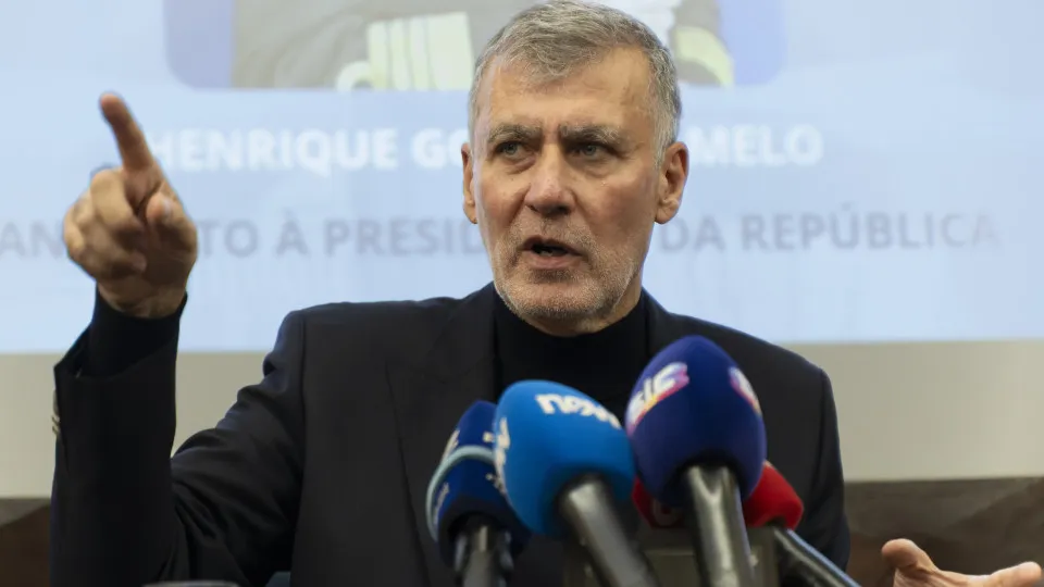 "I will not turn to the left or the right. I want to unite Portugal."