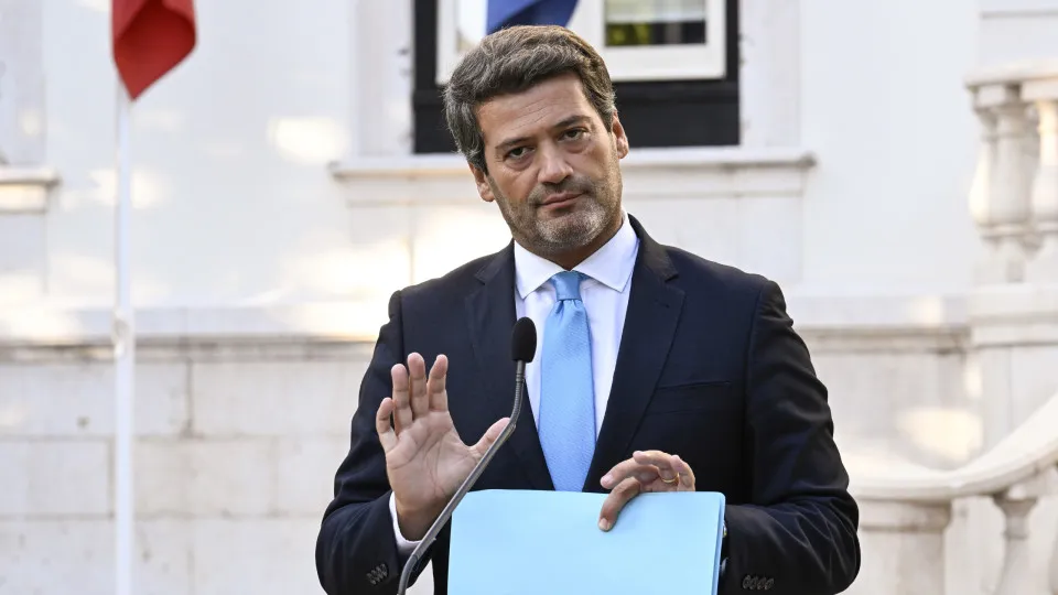 "If Gouveia e Melo wants to be a candidate for the PS, he must admit it."