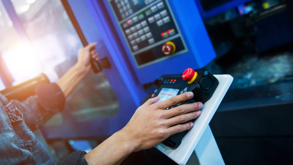 Industrial production advances in October in the eurozone and the EU