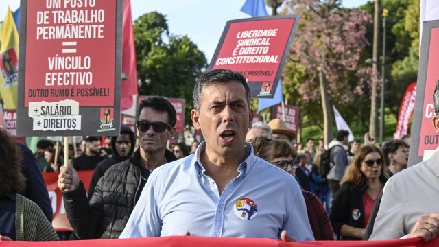 Inexpressive strike "The minister does not live in this country"