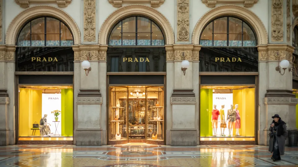 Italy. Thirteen luxury brands suspected of exploiting Chinese workers