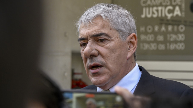 Lifetime pension spent on trips? Sócrates denies: "Paid by the entities"