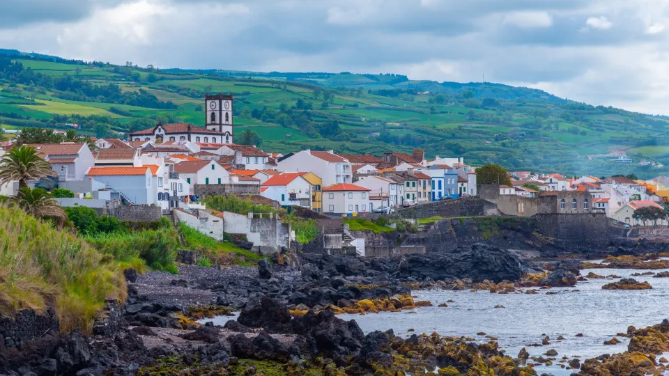 Man stabbed to death by sister in the Azores. Suspect was admitted