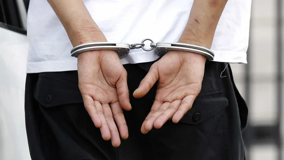 Men suffer attempted homicide in Loulé. Suspect is 21 years old.