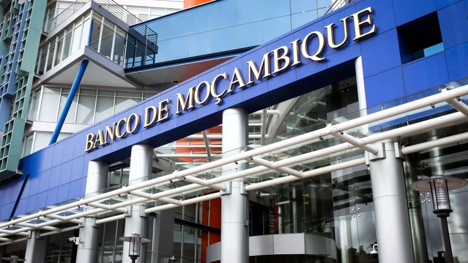 Mozambicans can only use cards outside the country up to 80.9 thousand euros annually.