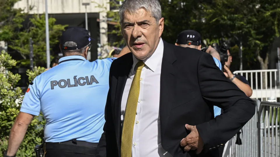 MP questions Sócrates' travels and does not rule out escape plan