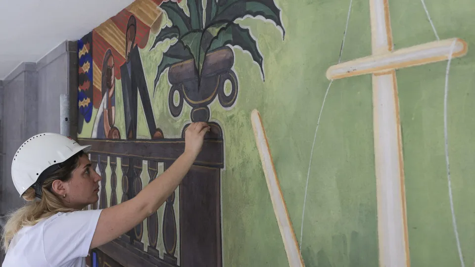 Murals by Almada Negreiros enter a new phase of restoration