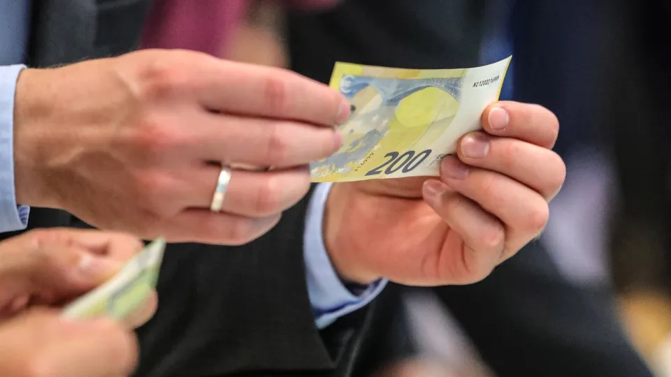 Parliament approves resolution for income increase and rejects raises in the minimum wage