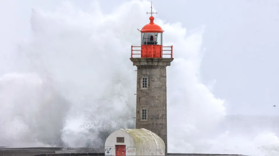 Porto, Viana do Castelo and Braga on 'orange' alert due to maritime agitation