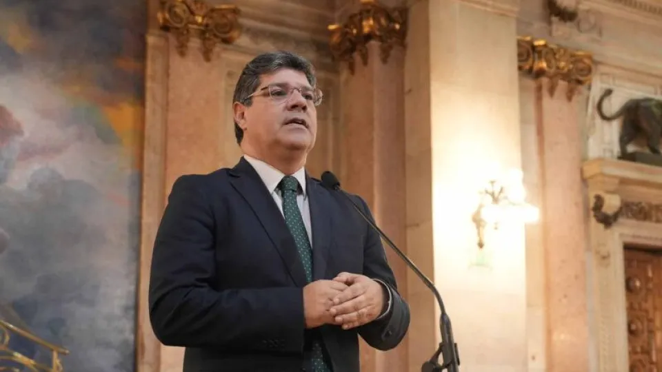 PS fears "governmentalization of Lusa" and wants to hear Leitão Amaro in the Parliament.