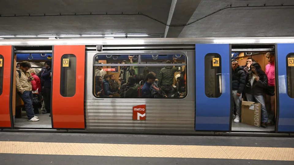 Red Line was interrupted due to "reasons beyond Metro's control". It has already reopened.