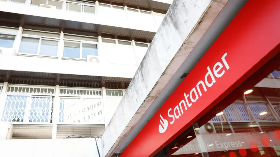 Santander pays 22.5 million to avoid trial in France