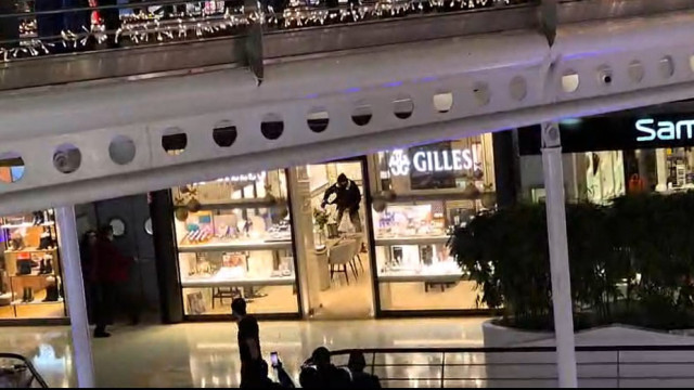 See the moment of the robbery at the jewelry store in Vasco da Gama (and the arrest)