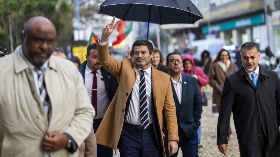 "Socrates' people are all gathering around Gouveia e Melo"