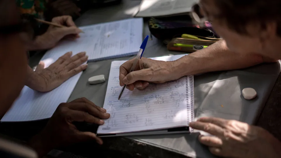 Students without classes, "one of the most serious problems" in Education yet to be solved