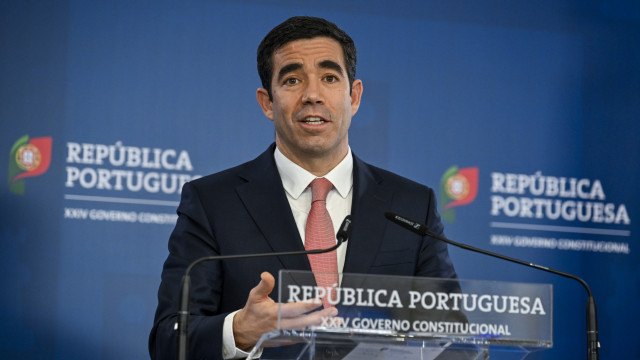 "The country is calm" and the Government "respects the minority that expressed itself today"