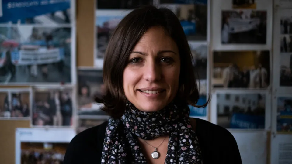 The doctors' adherence was around 80% and postponed surgeries and consultations.