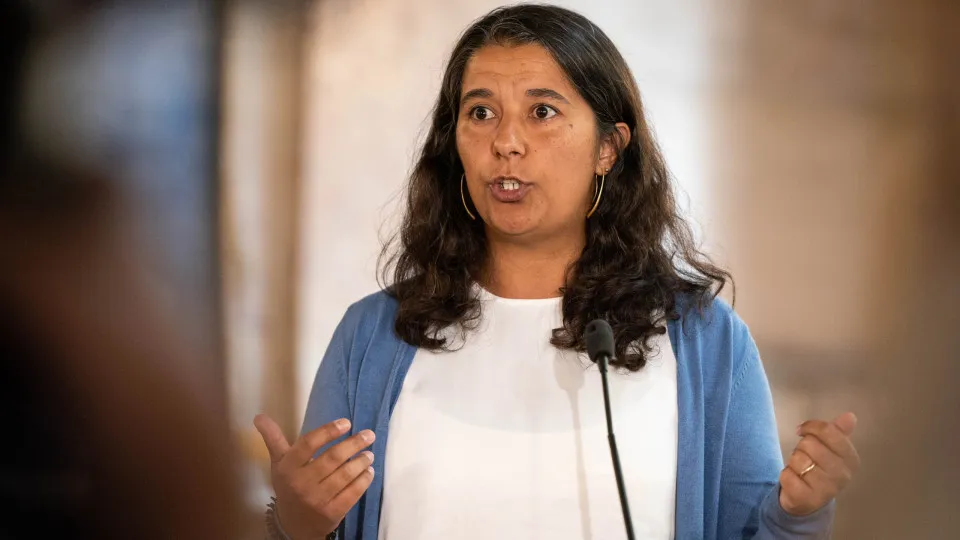 "The increase in wages is an emergency in our country"