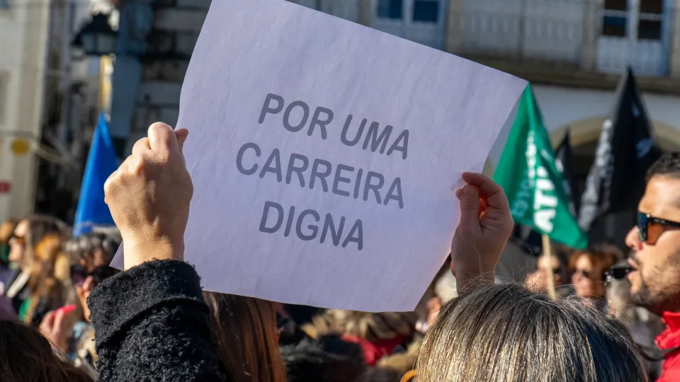 TO THE MINUTE: It's today! General strike threatens to stop health, education, transport