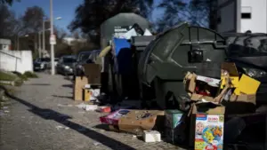 Waste sector is joining the general strike en masse.