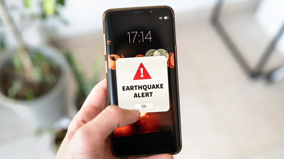 What should you do in case of an earthquake? Remember the Civil Protection advice.