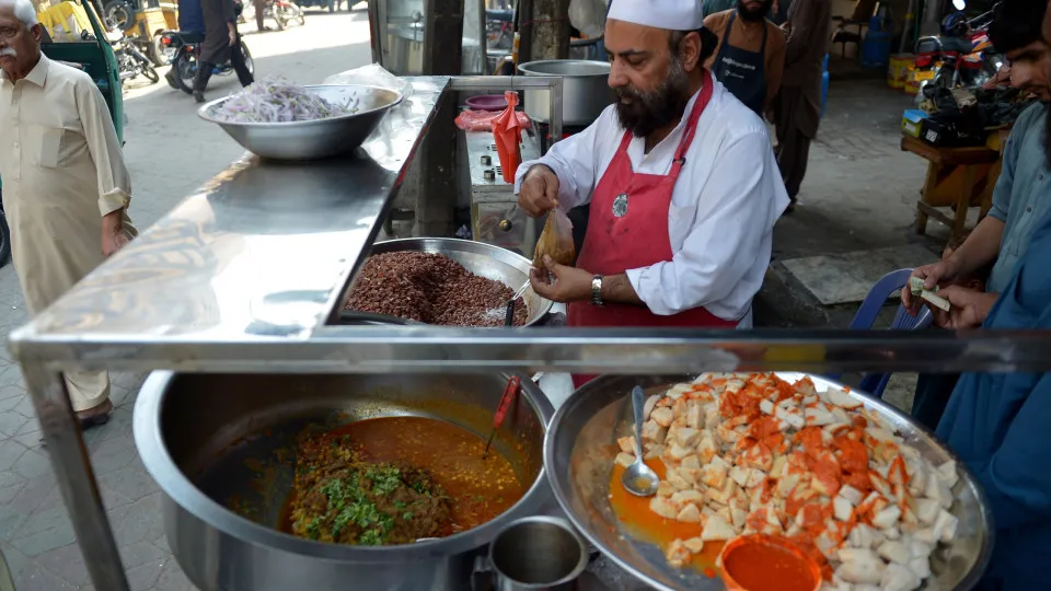 World food prices fall in November