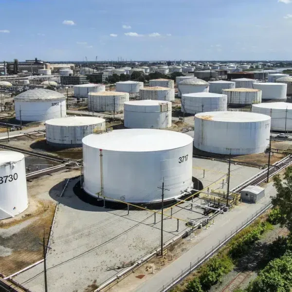 Brent quotation for October delivery drops 0.77% to 66.12 dollars