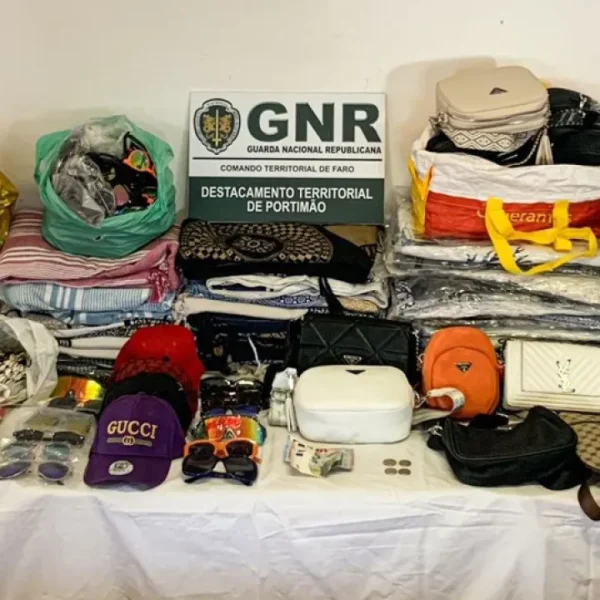 Caught selling more than 800 counterfeit items in Portimão