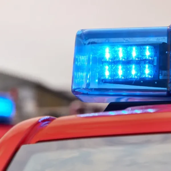 Jeep stuck in river zone of Gondomar. There are 3 children in the vehicle.