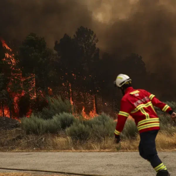 More than 2,500 operatives are fighting 22 ongoing fires.