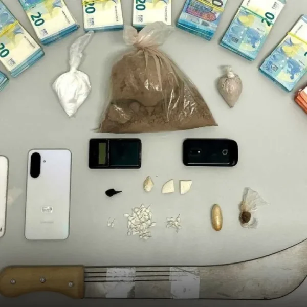 Mother and son detained in Faro for drug trafficking. She 'took the blame'.