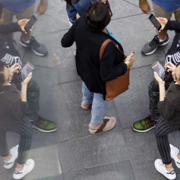 President of the Republic promulgates the restriction of 'smartphones' in schools