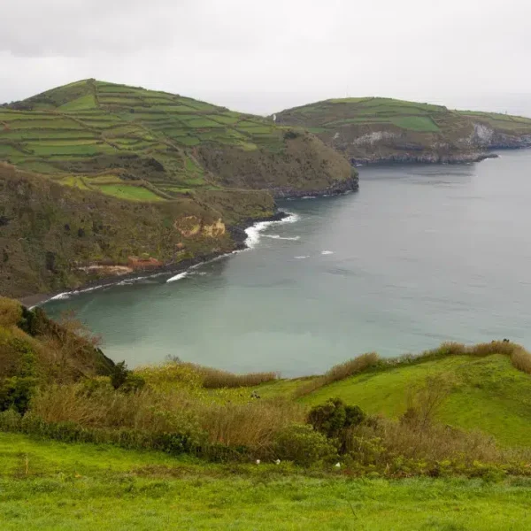 Three earthquakes with magnitudes between 3.0 and 3.7 felt on the island of São Miguel